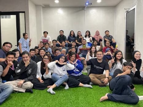 Solitaire Asia team photo 2