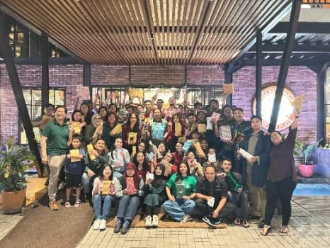 Solitaire Asia team photo 4